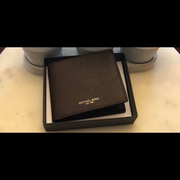 NWT MK men’s wallet color Brown. - Picture 1 of 6